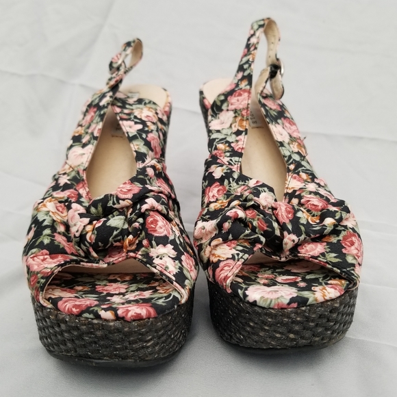 Lovely People Floral Peep-toe Wedge NWOT - Picture 4 of 6